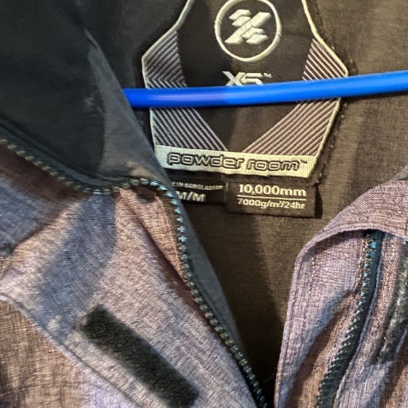 Powder Room snowboarding jacket, removable hood. Warm & perfect for snowsports! - Picture 5 of 7